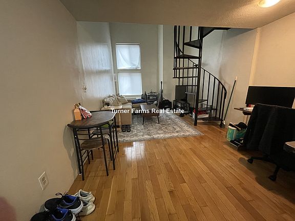 5th image of 385 Dorchester St #5