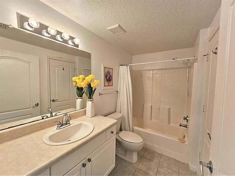 5050 Fairways Cir #301 — Photo 21