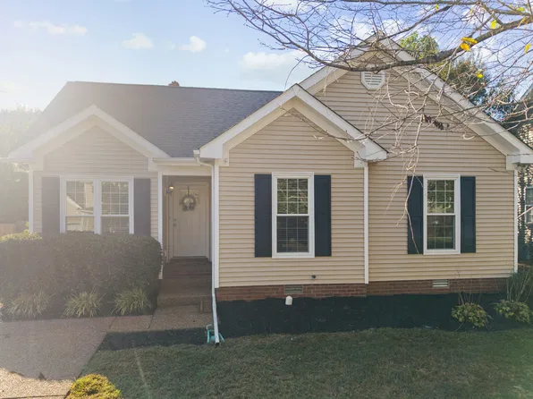 1140 Summerville Cir, Thompsons Station, TN 37179
