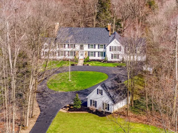 1219 W Hill Dr, Gates Mills, OH 44040