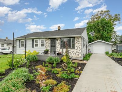 2771 Paradise Ct, Bay City, MI, 48708