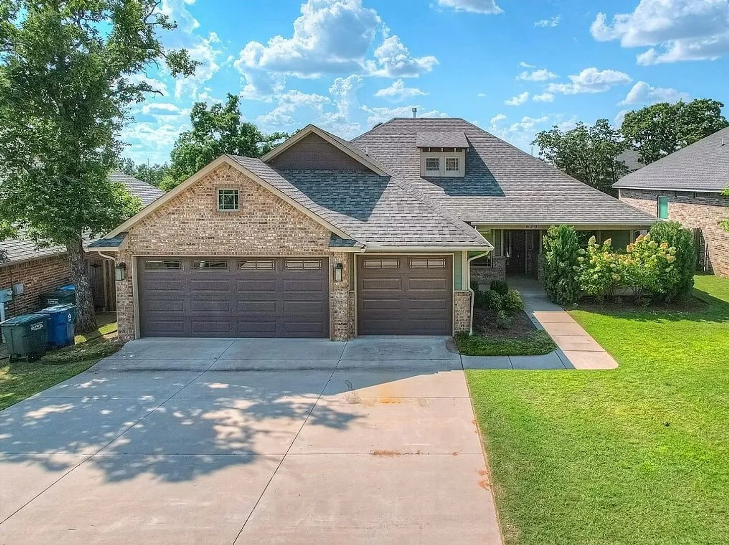 Beautiful 3 bed 2 bath home with an office!! — Photo 1