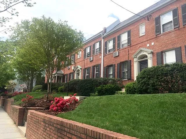 Spring Valley Apartments — Photo 3