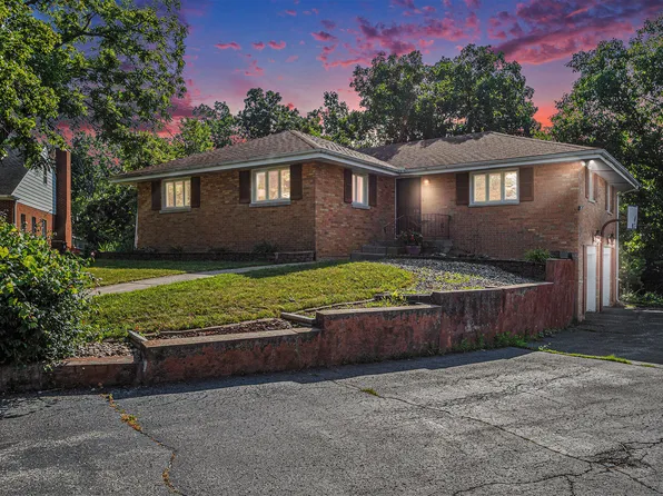 1405 W 125th Ct, Crown Point, IN 46307