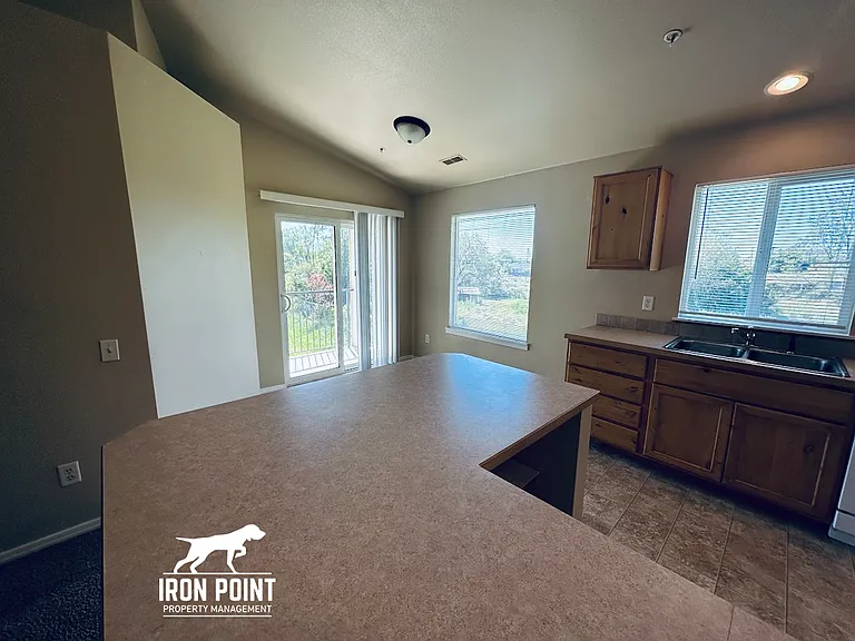 2107 E Whispering Willow Ln — Photo 5