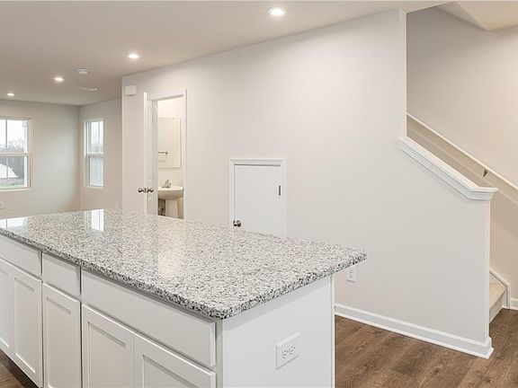 5th image of 236 Winborne Ln
