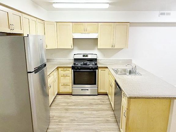 3rd image of 1636 Annie St