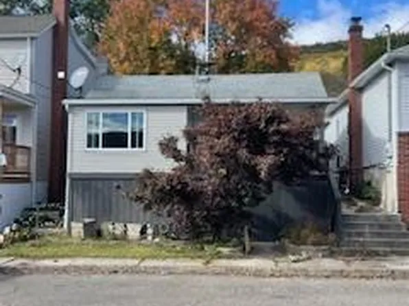 11 E Garibaldi Ave, Nesquehoning, PA 18240
