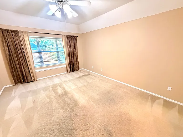 1413 Lacewing Dr — Photo 10