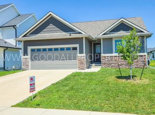 18203 Alpine Dr, Clive, IA 50325