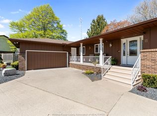 11 Crozier Cres, Leamington, ON N8H 4M4
