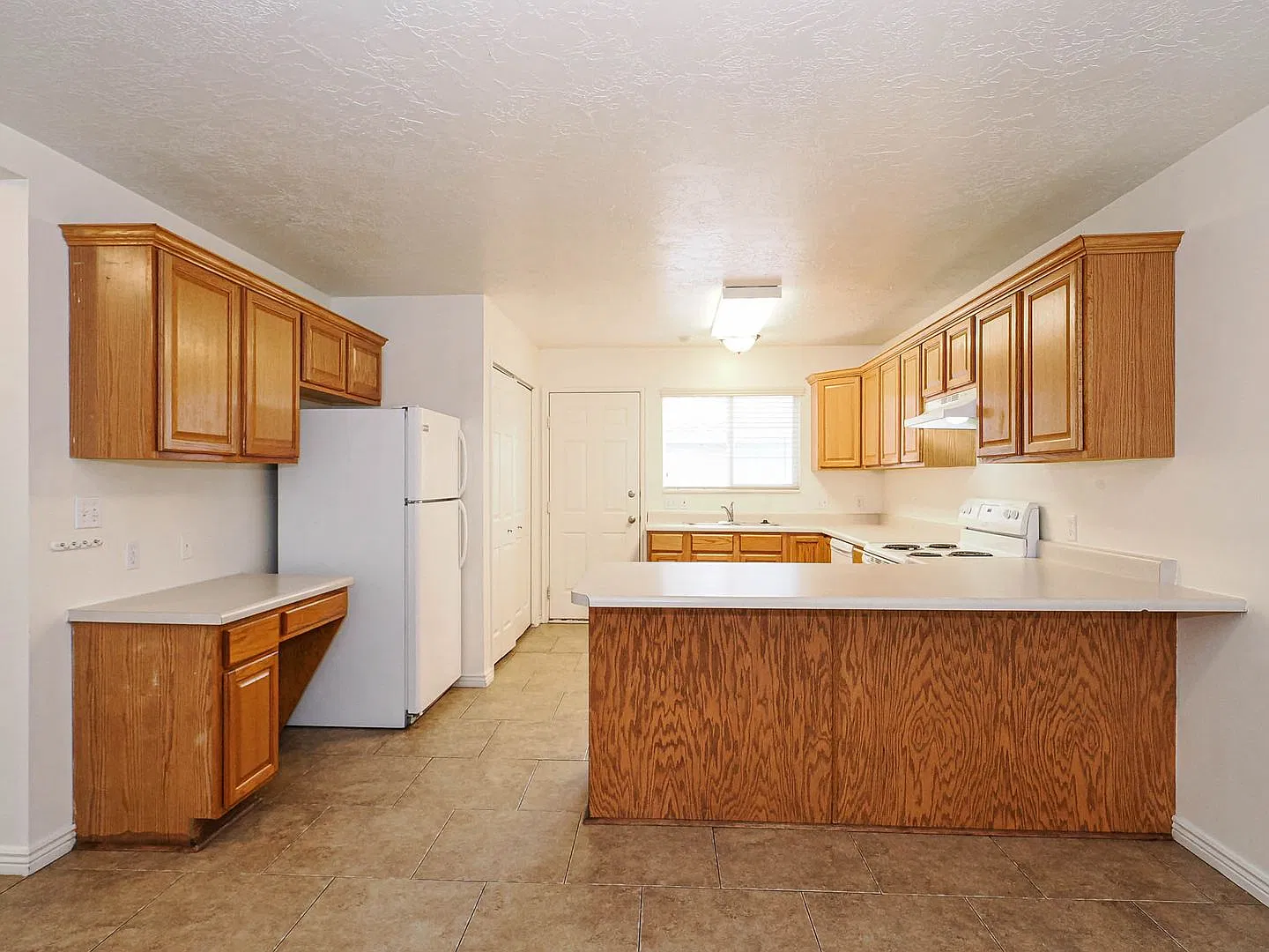 2 Bedroom, 2 Bathroom American Fork Town Home — Photo 4