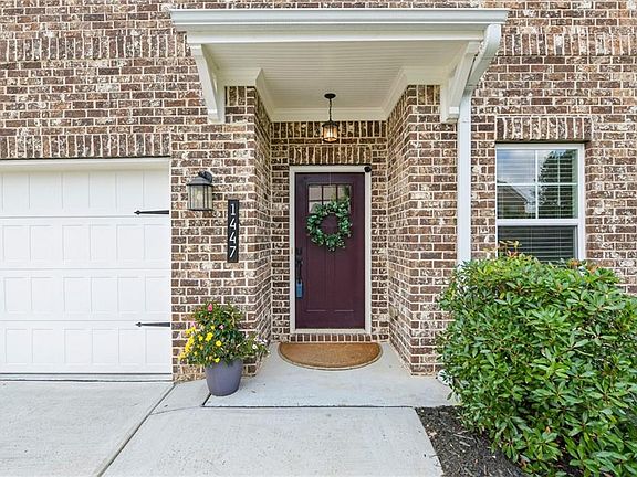 2nd image of 1447 Weatherbrook Cir