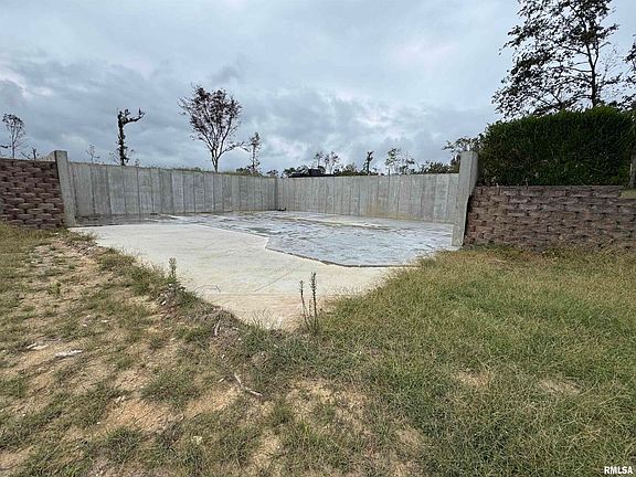 3rd image of 12927 Leslie Ct
