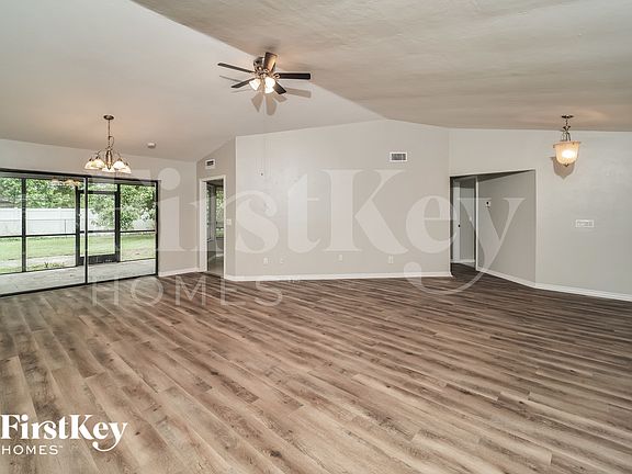 5th image of 134 SE 1st Ave
