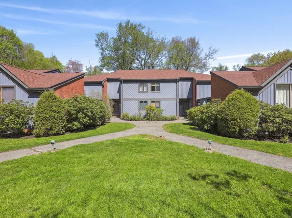 9 Hearthstone Drive #9, Brookfield, CT 06804