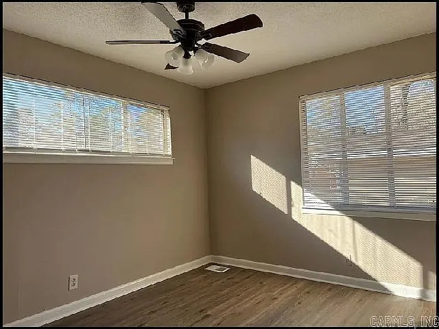40 Barbara Dr — Photo 9