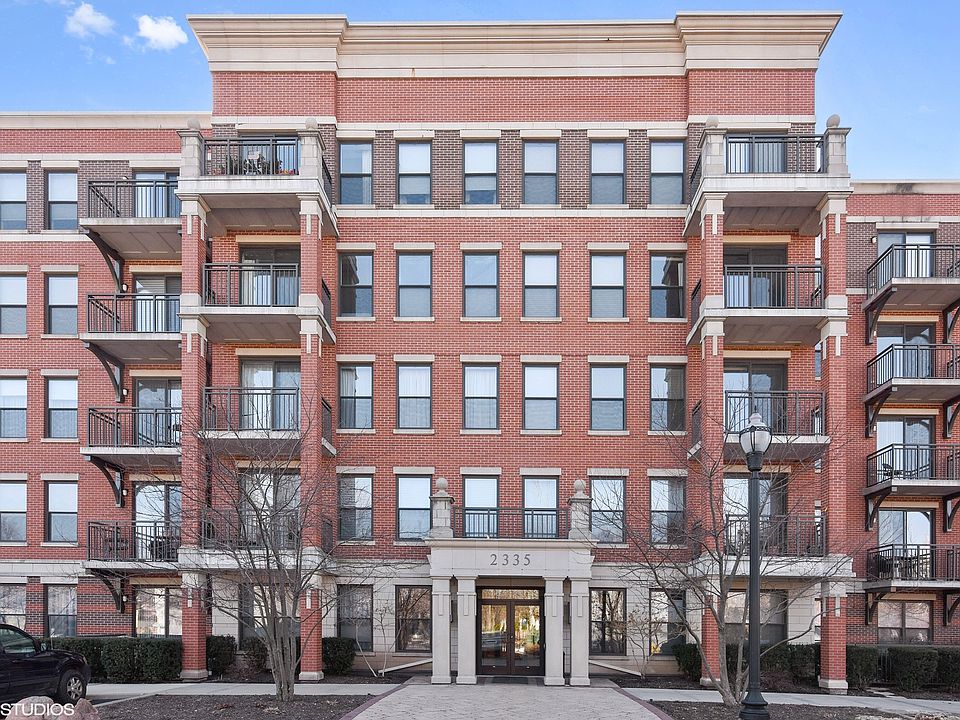1st image of 2335 W Belle Plaine Ave APT 309
