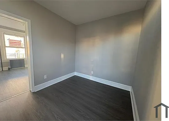 65 Caroline Ave #2L — Photo 8