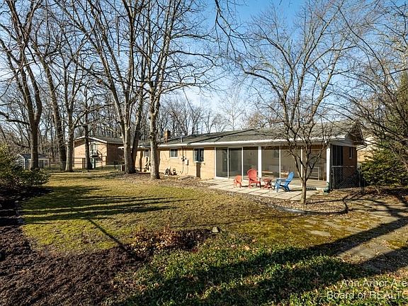 4th image of 1231 Meadowbrook St