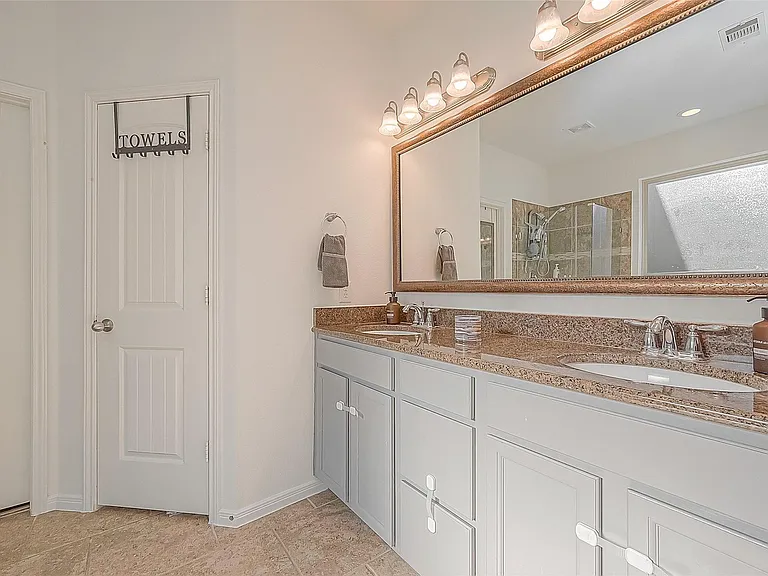 8722 Adrienne Dr — Photo 29