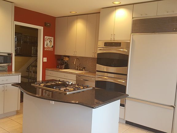 5th image of 712 Longacre Ave