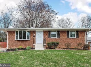 1116 Lakewood Dr SW, Vienna, VA 22180