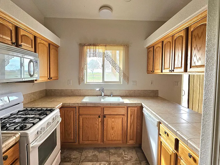 9578 Village Pkwy — Photo 8