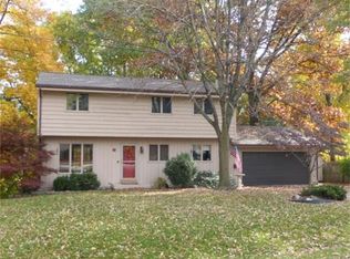 19 Circle Dr, Decatur, IL 62521