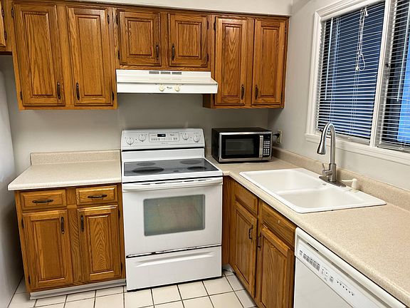 2nd image of 122 Barkentine Ct