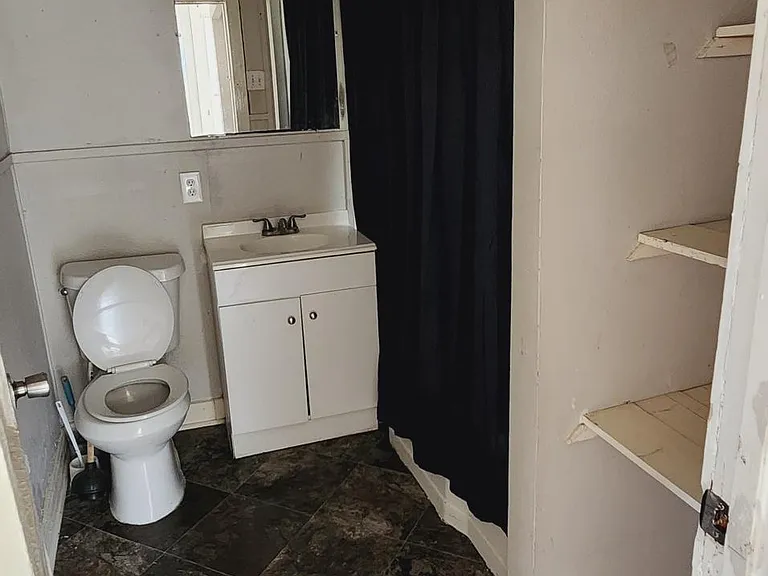 128 E Avenue D #1/2 — Photo 5