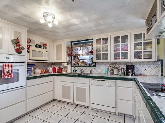 3rd image of 2820 Clearbrook Dr
