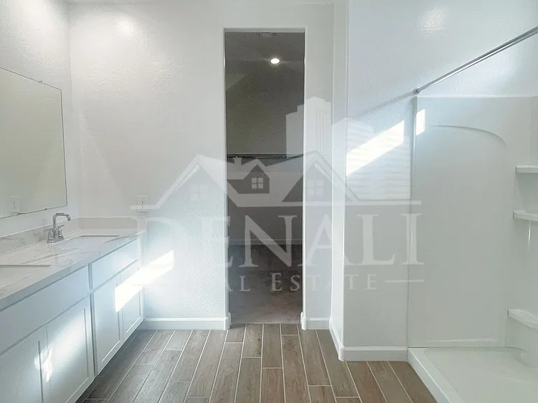 2760 W Stradling Ave — Photo 16