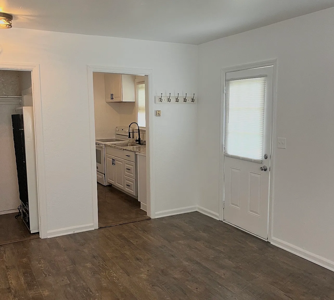 Studio, 700 sqft, $1,799 — Photo 3