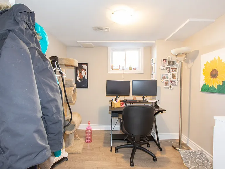 94 Meredith Dr — Photo 12