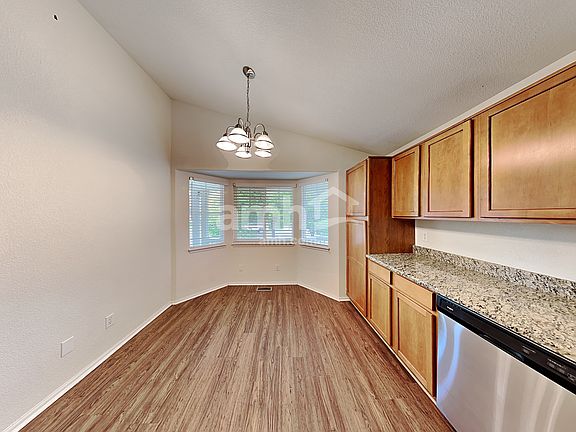 4th image of 11260 Jamaica St