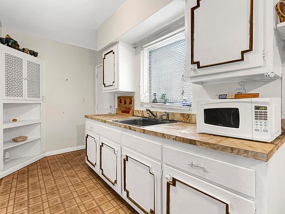 4th image of 3911 NW 171st Street