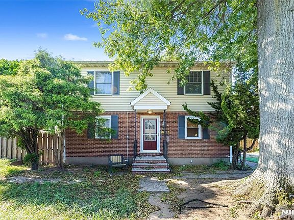 3rd image of 384 Main Avenue