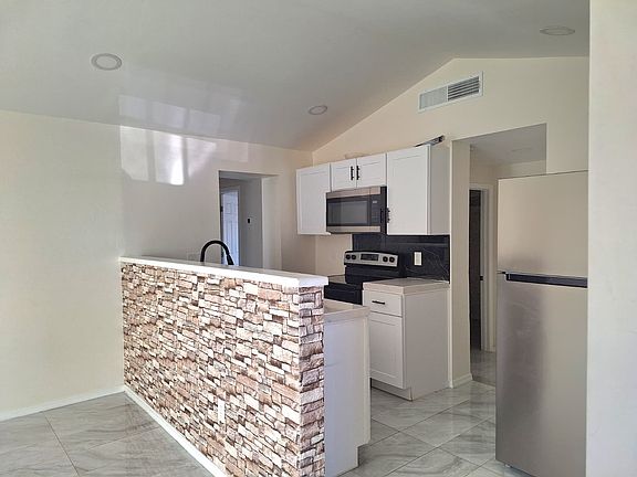 2nd image of 2937 N Los Altos Ave #1