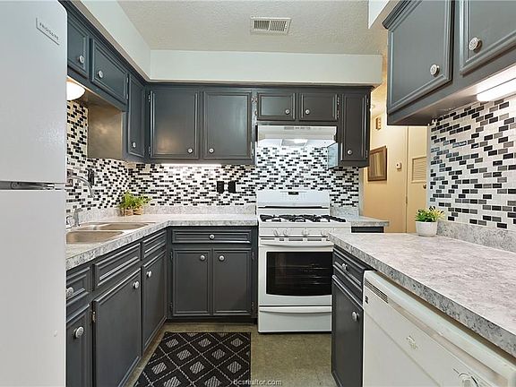 5th image of 2411 Driftwood Dr