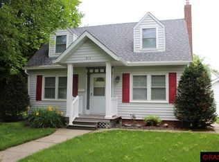 212 W 8th St, Blue Earth, MN 56013