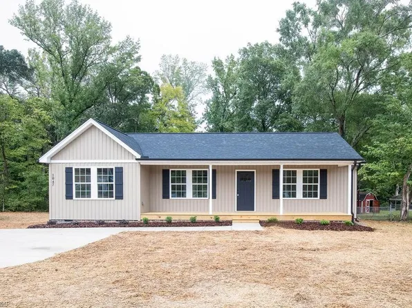 1047 W Holly Hill Rd, Thomasville, NC 27360