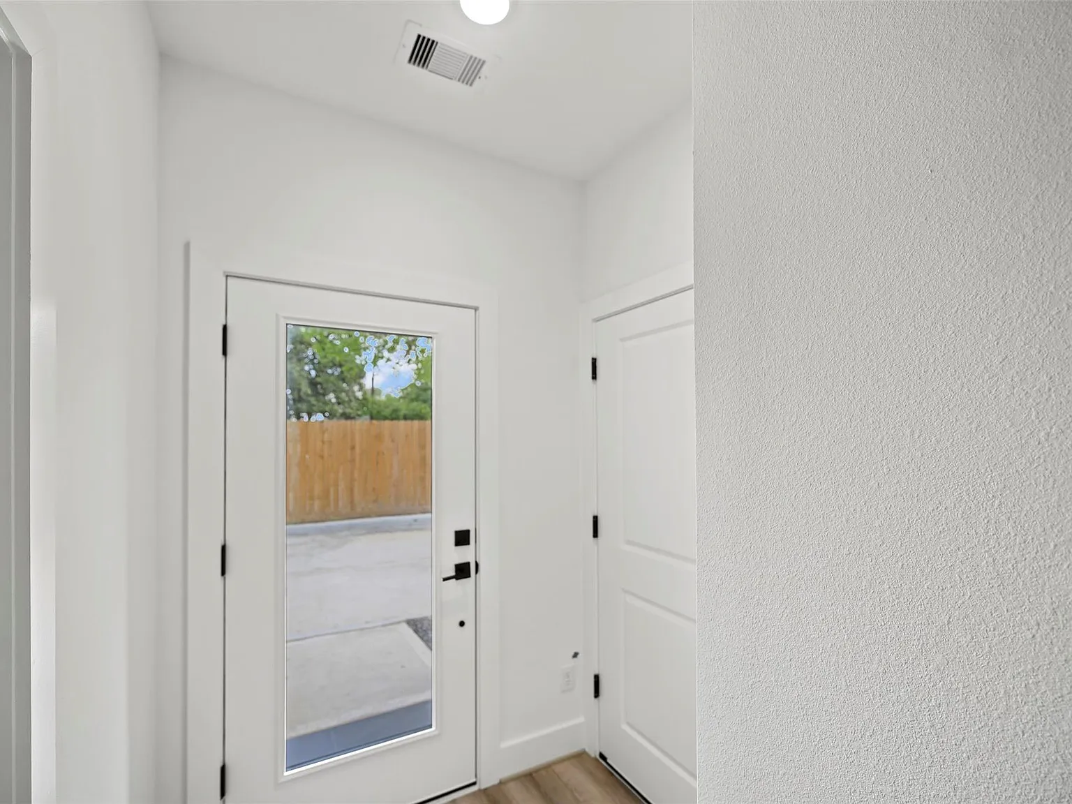 3 bed, 3.5 bath, 1875 sqft, $2,290 — Photo 4