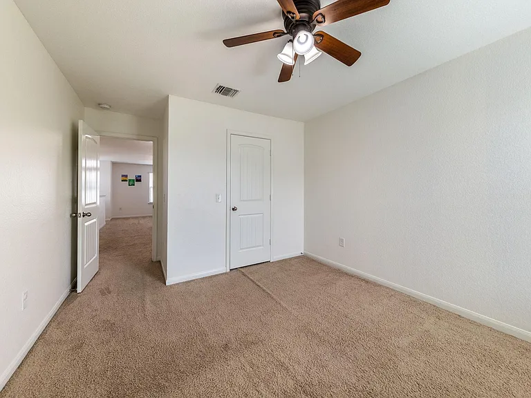 925 Woodduck Trl — Photo 17