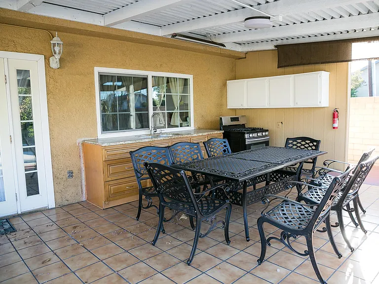 2045 W Sycamore Ave — Photo 34