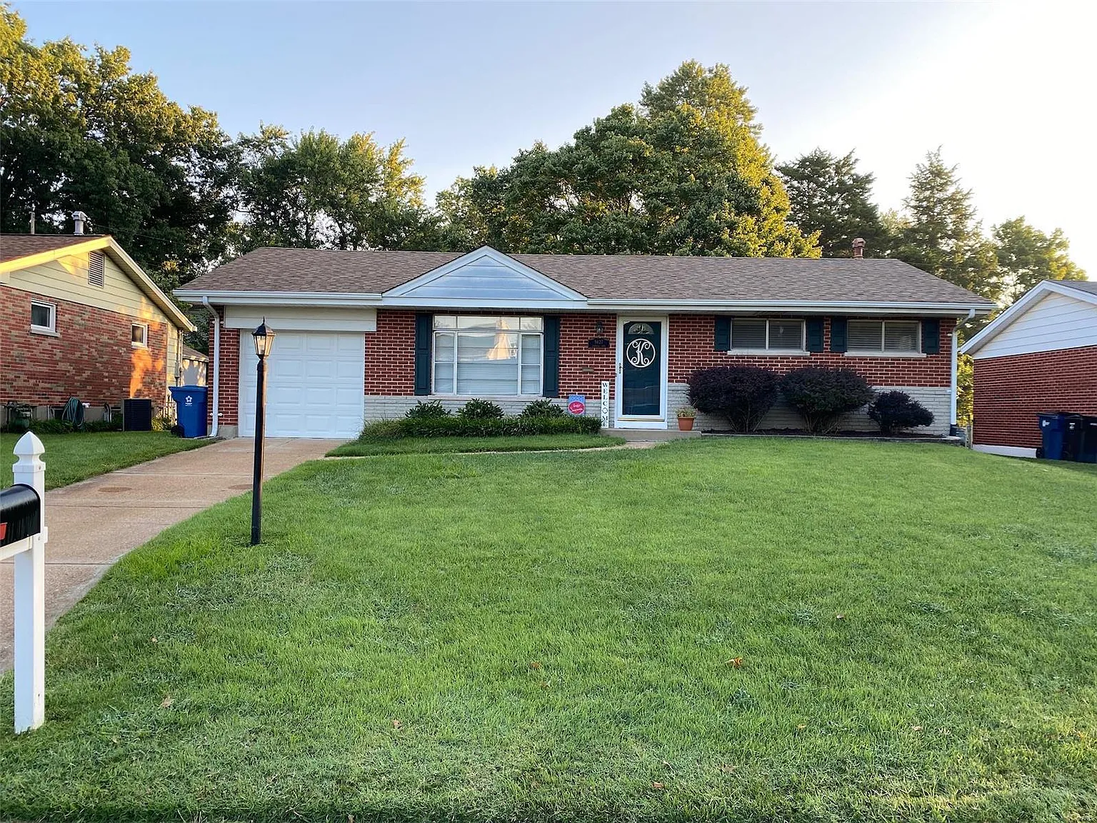 9827 Lindhall Ln photo 1