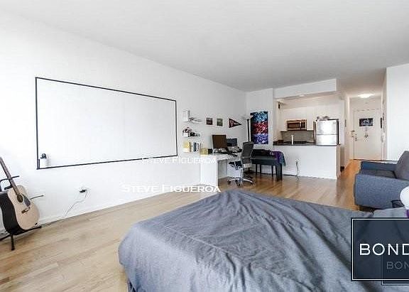 3rd image of 4720 Center Blvd APT 711