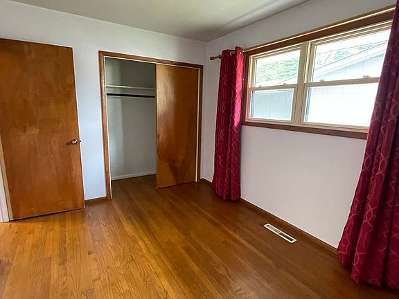 3rd image of 1313 Warren Dr