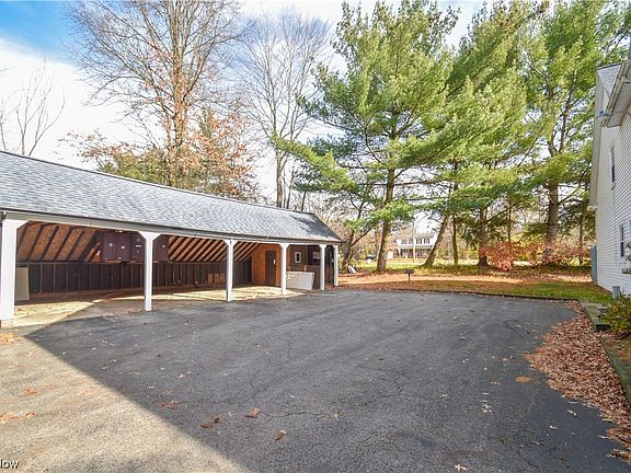 3rd image of 4521 Devonshire Dr APT 2