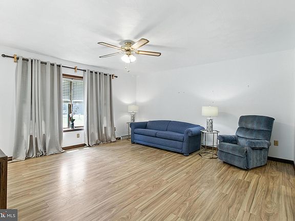 3rd image of 516 David St